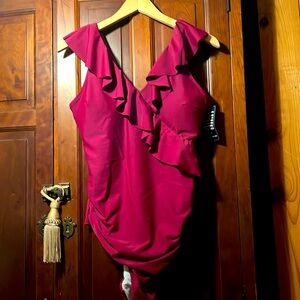 BLOOMING JELLY NWT RUFFLED BURGUNDY ONE PIECE BATHING SUITE SIZE XL